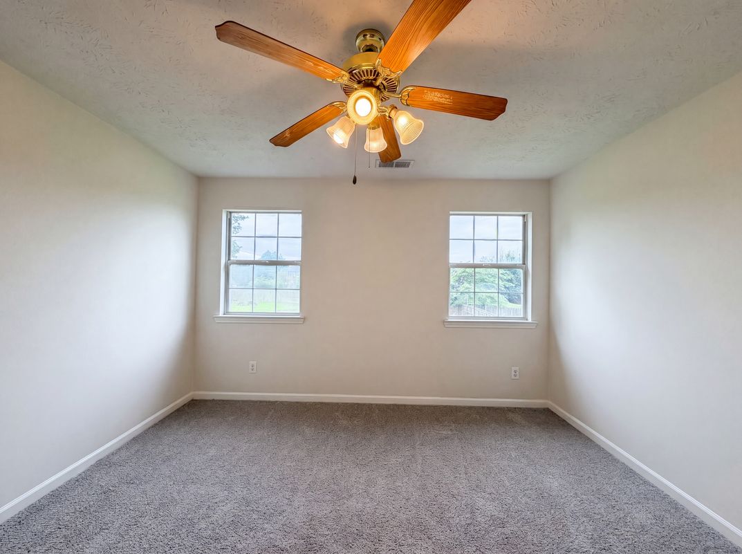 Photo 13 of 32 of 5355 Queen Ester Ct, Ellenwood, GA
