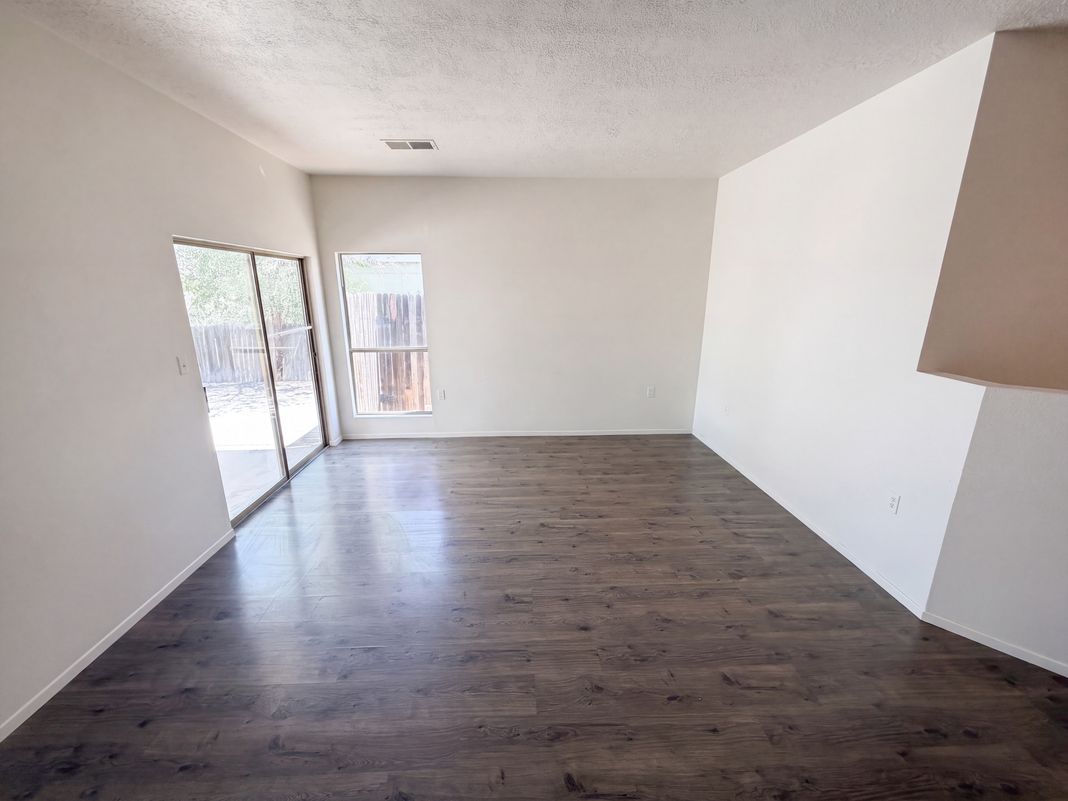 Property photo 3 of 1610 Perma Dr NE