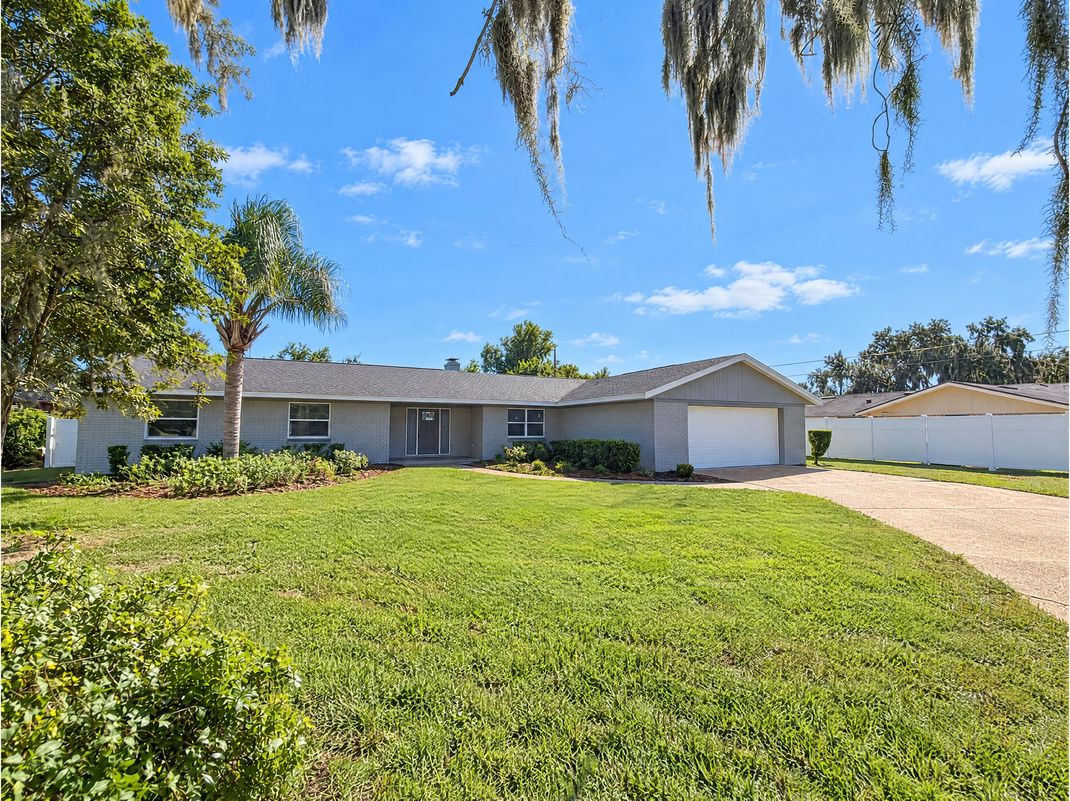 Property photo 1 of 2160 De Las Flores Ave