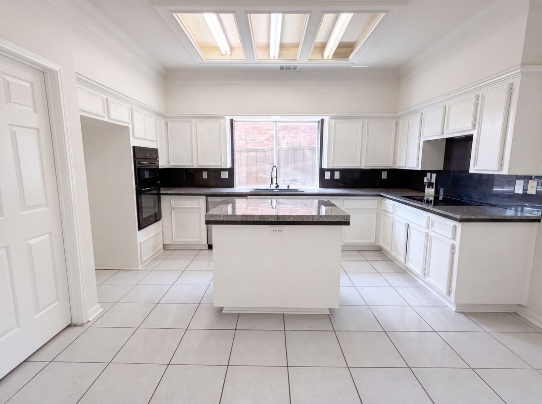 Property photo 2 of 1231 Jeanette Way