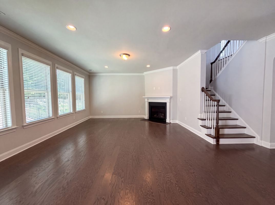 Property photo 3 of 147 Monteray Oaks Cir