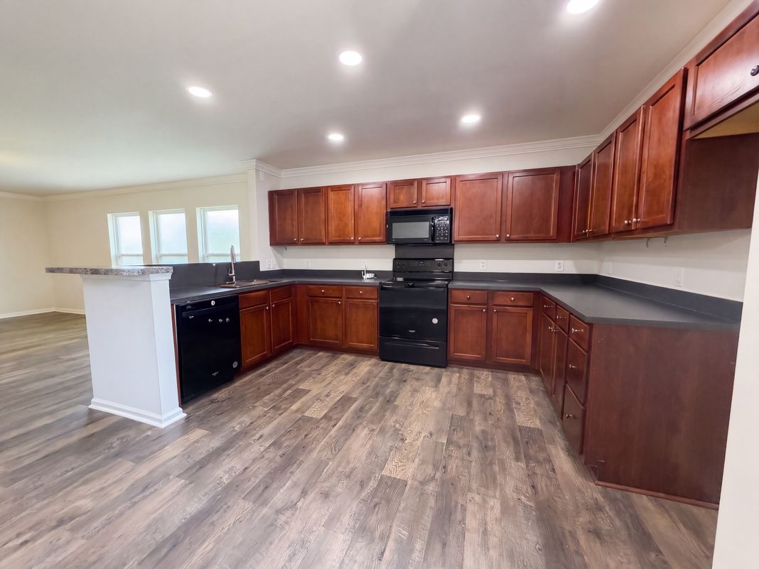 Property photo 2 of 211 Emerald Isle Dr