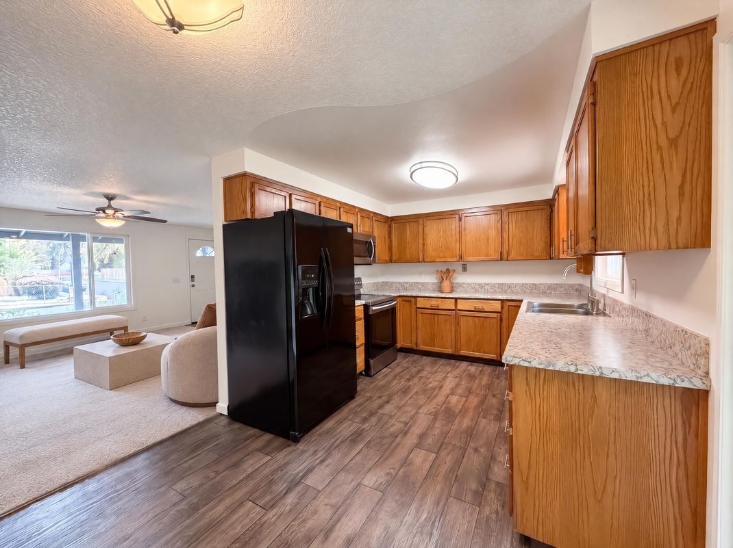 Property photo 2 of 555 Matzen St