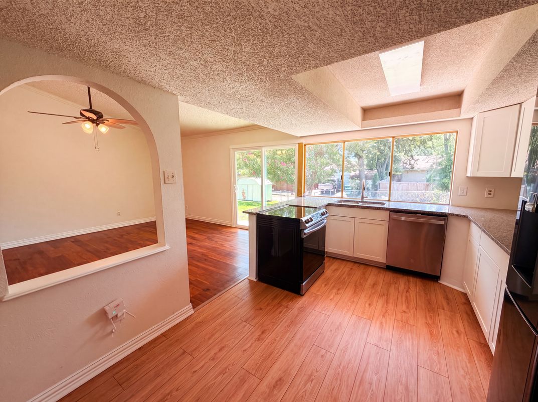 Property photo 2 of 414 Meadowhill Dr
