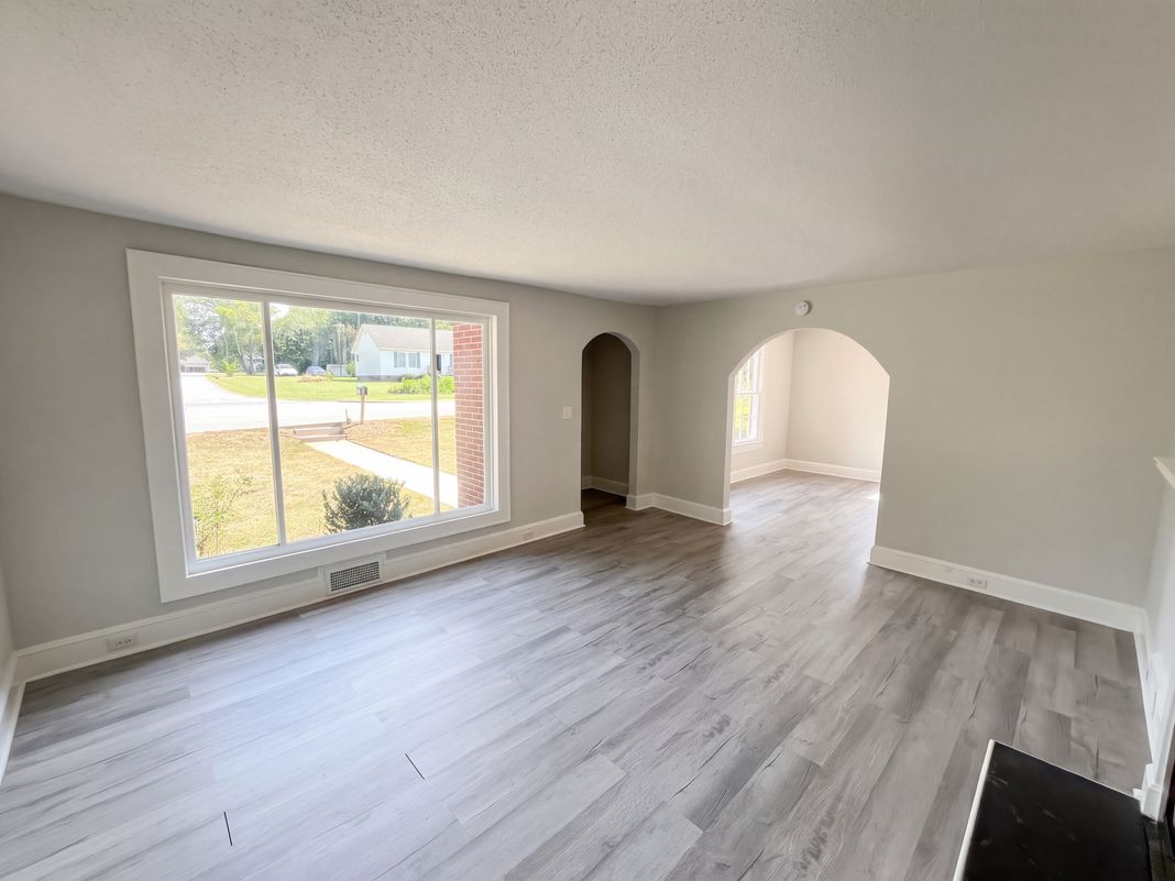 Property photo 3 of 905 3rd St
