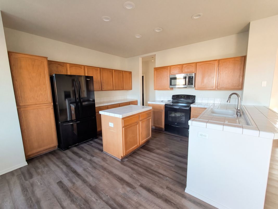 Property photo 2 of 1465 Grand Point Way
