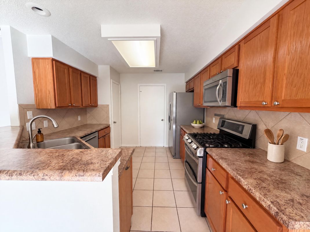 Property photo 2 of 13020 Moorcroft Ln