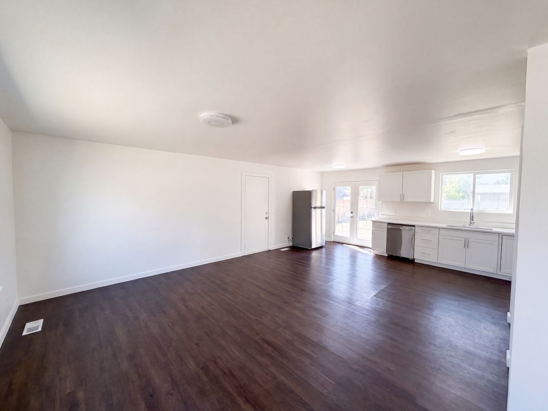 Property photo 2 of 4259 W Stane Ave
