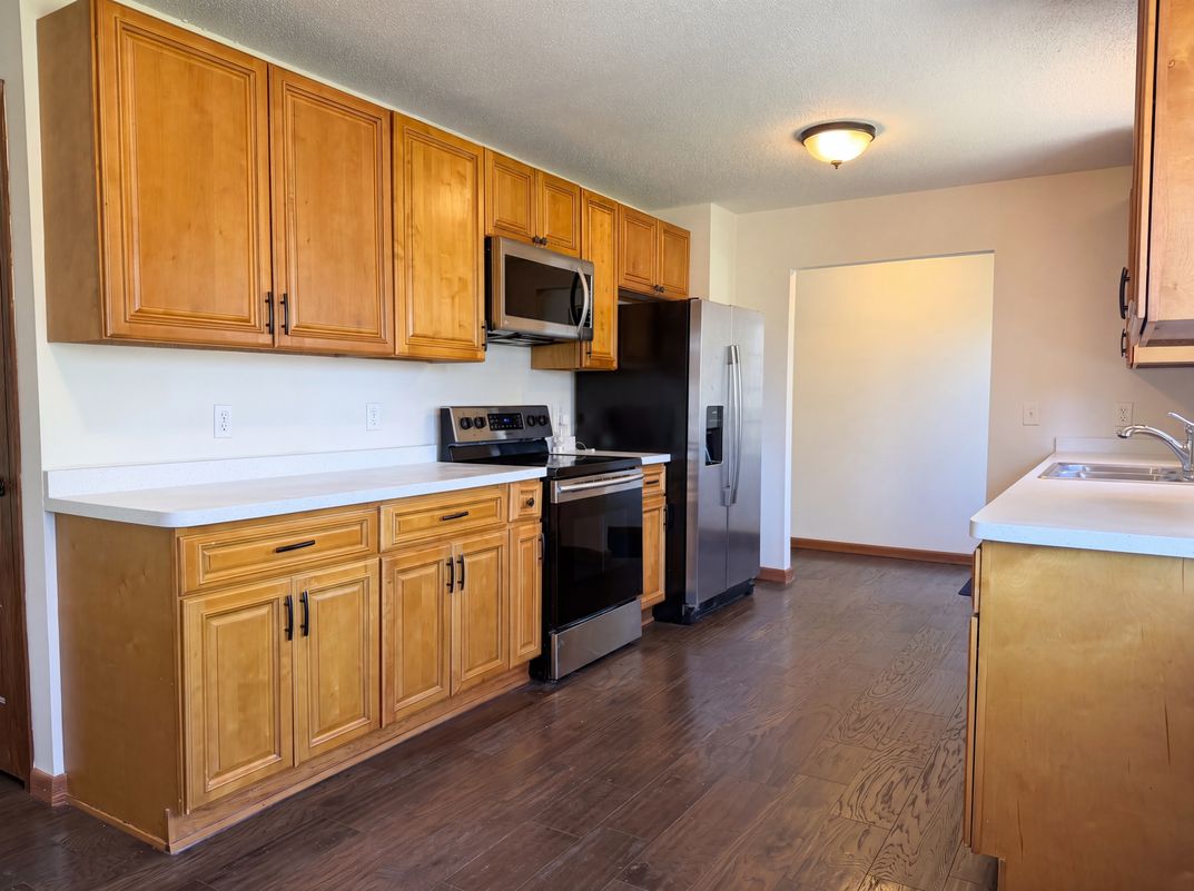 Property photo 2 of 18817 Kenwood Trl