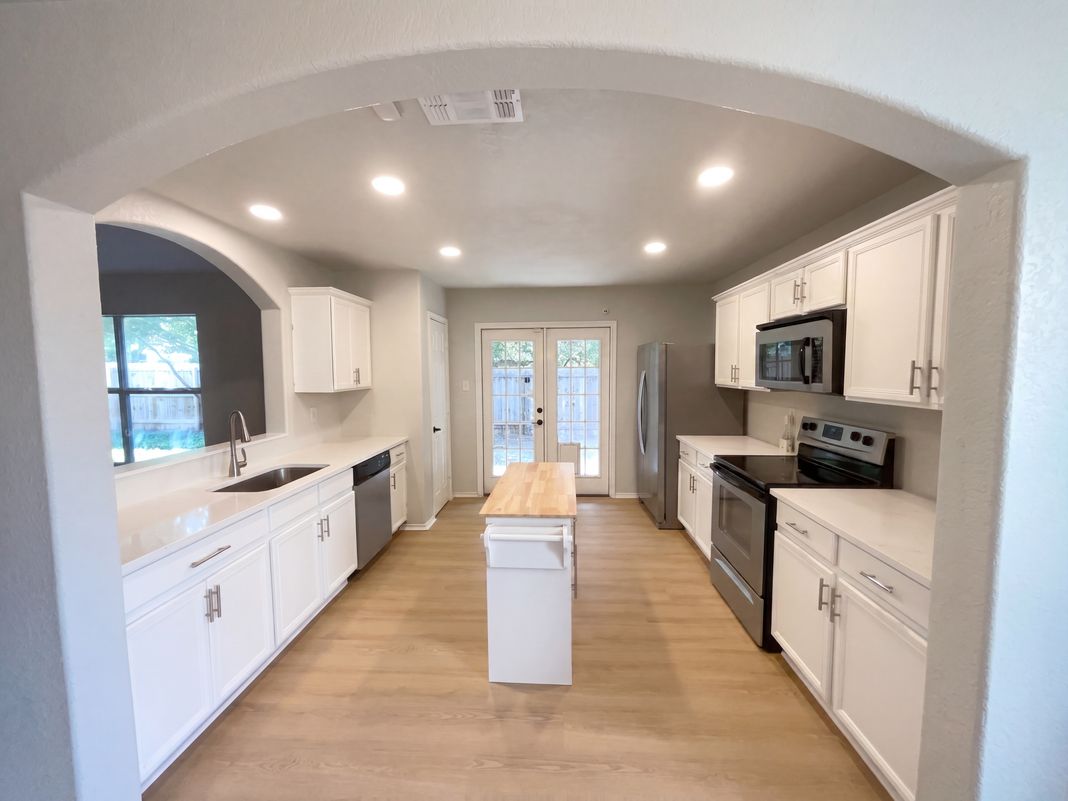 Property photo 2 of 8222 Grissom Cir