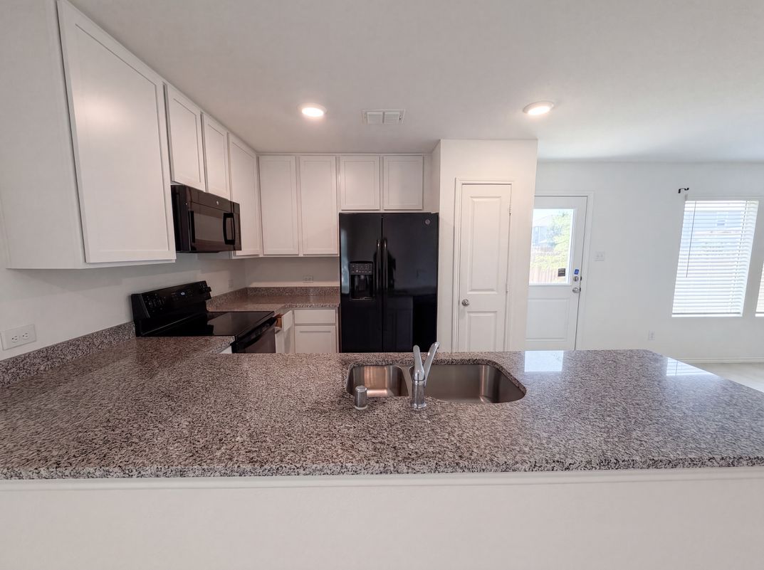 Photo 7 of 18 of 2972 Audles Ln, Dallas, TX