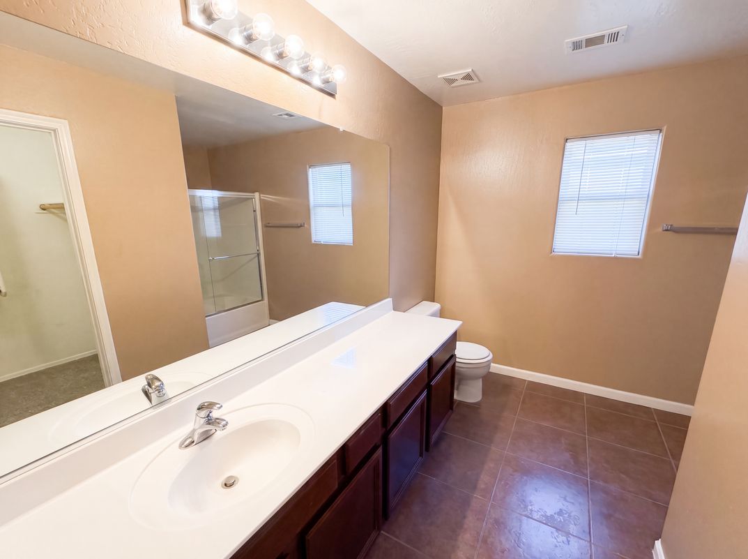 Photo 12 of 24 of 17533 W Mandalay Ln, Surprise, AZ