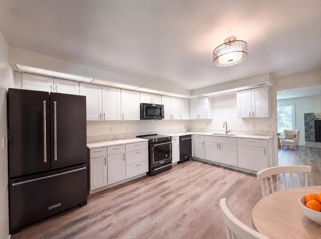 Property photo 2 of 650 SW Meadow Dr Unit 209