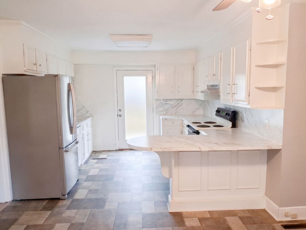 Property photo 2 of 1321 E Washington St