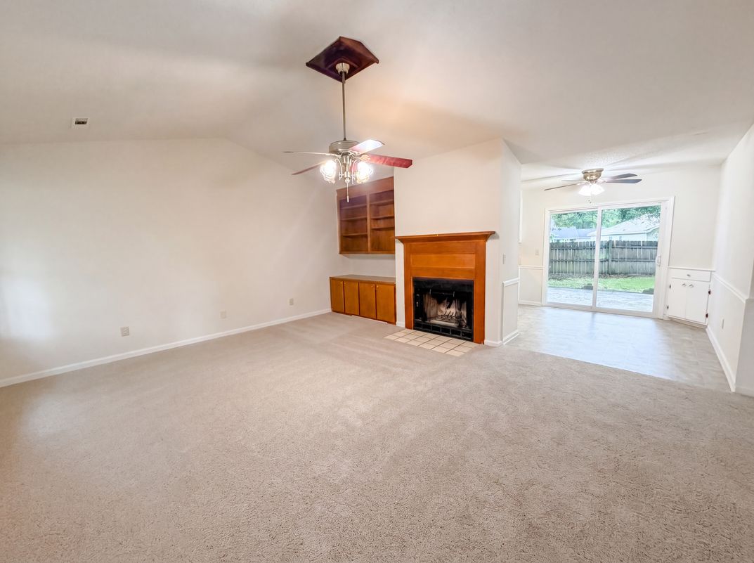 Property photo 3 of 422 Allen Ct