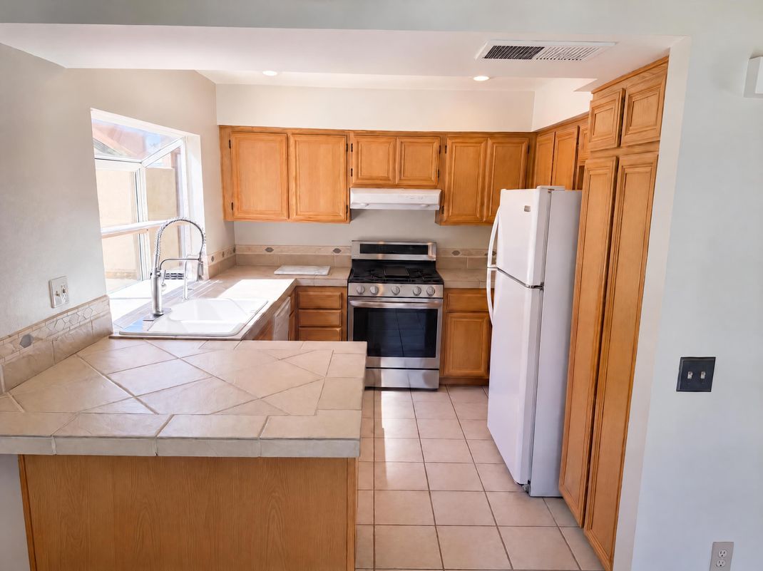 Property photo 2 of 961 Verona Ave