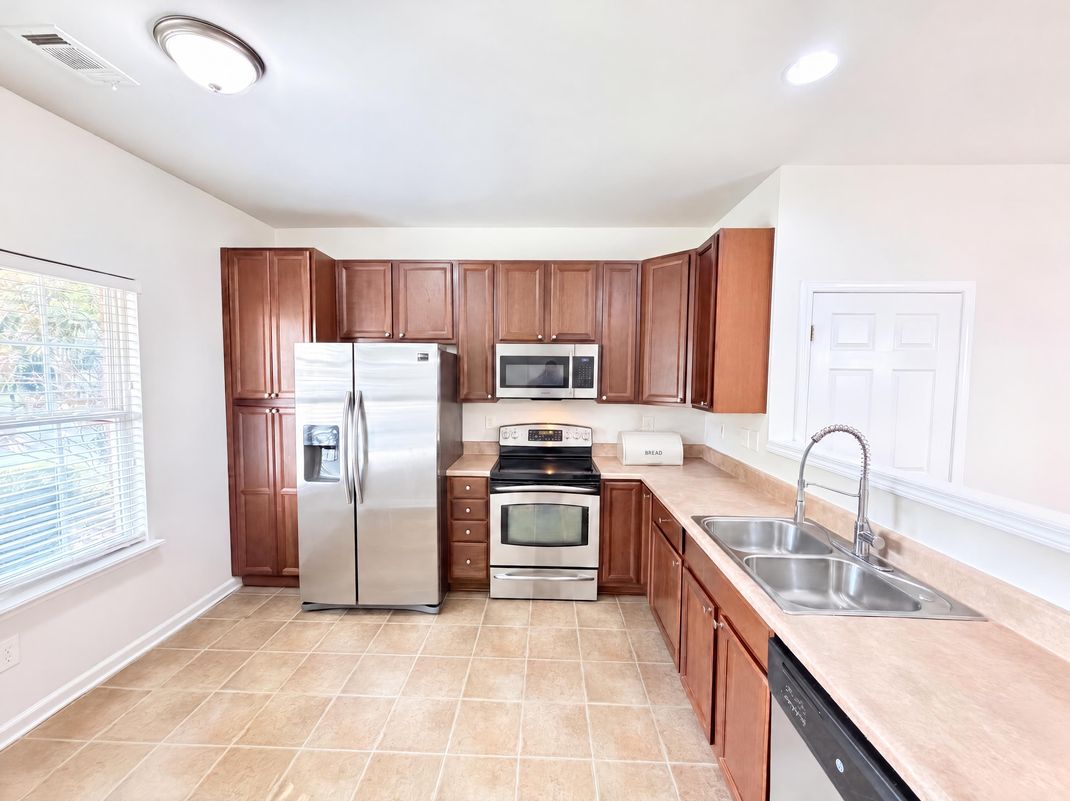 Property photo 2 of 152 Clydesdale Ct
