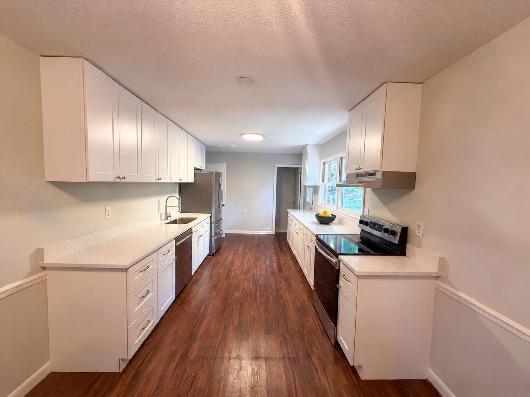 Property photo 2 of 917 Hillview Dr