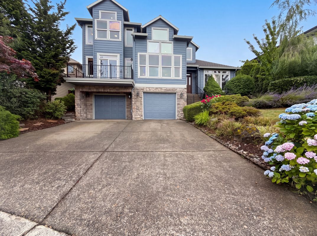 Property photo 1 of 14210 SE Rolling Meadows Dr