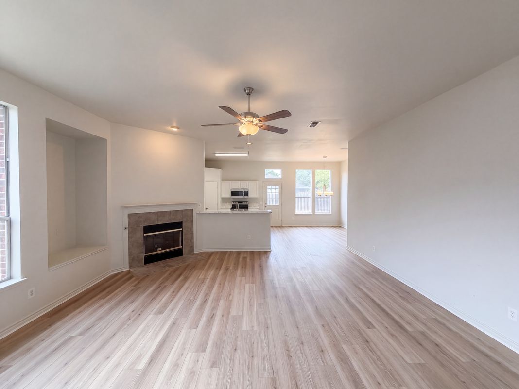 Property photo 3 of 825 Dixon Ln
