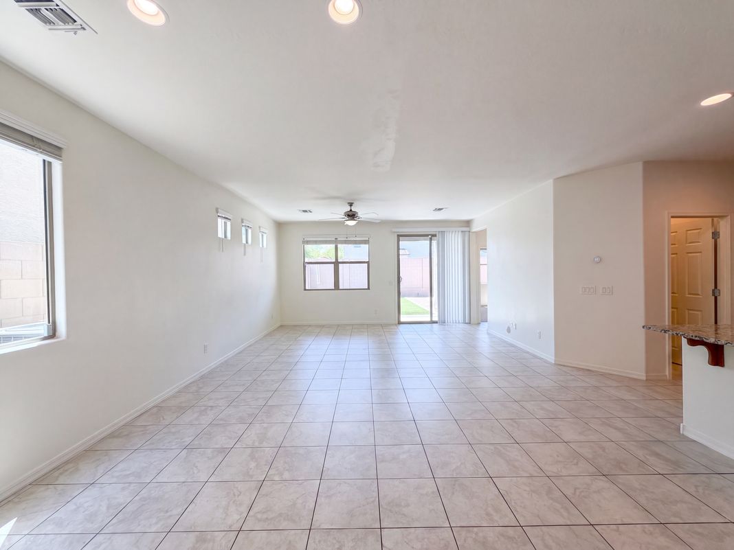 Property photo 3 of 3325 W Dunbar Dr