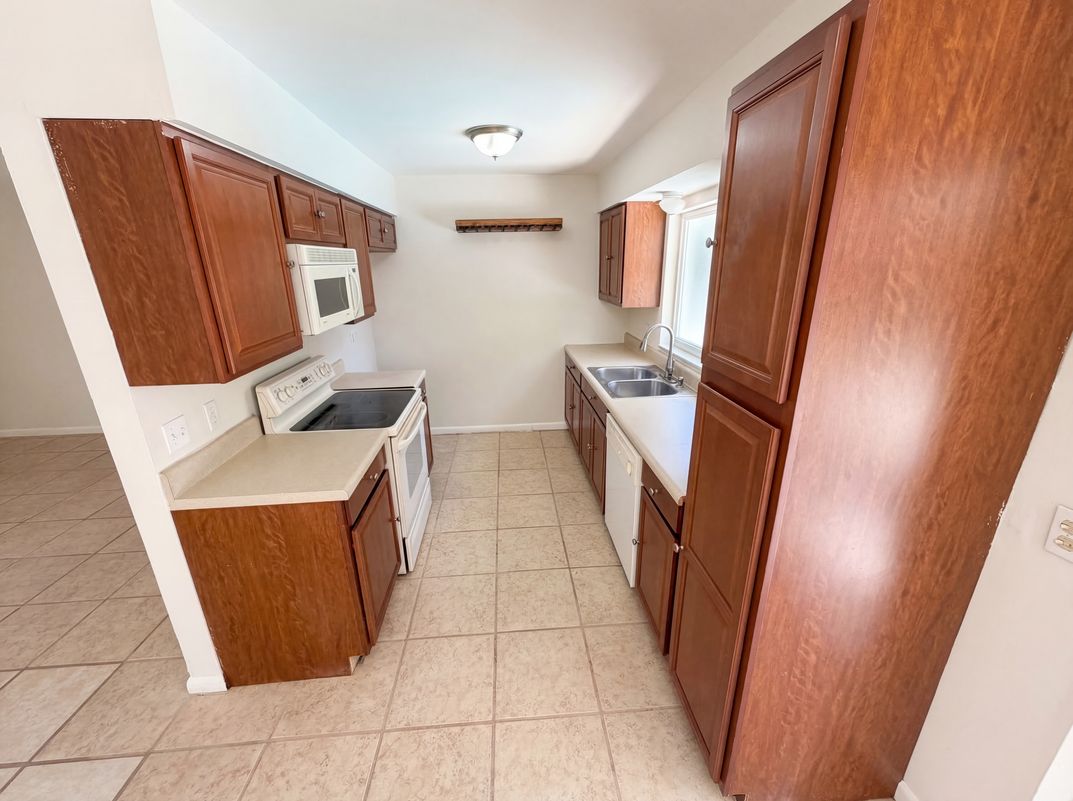 Property photo 2 of 909 Winchester Ct