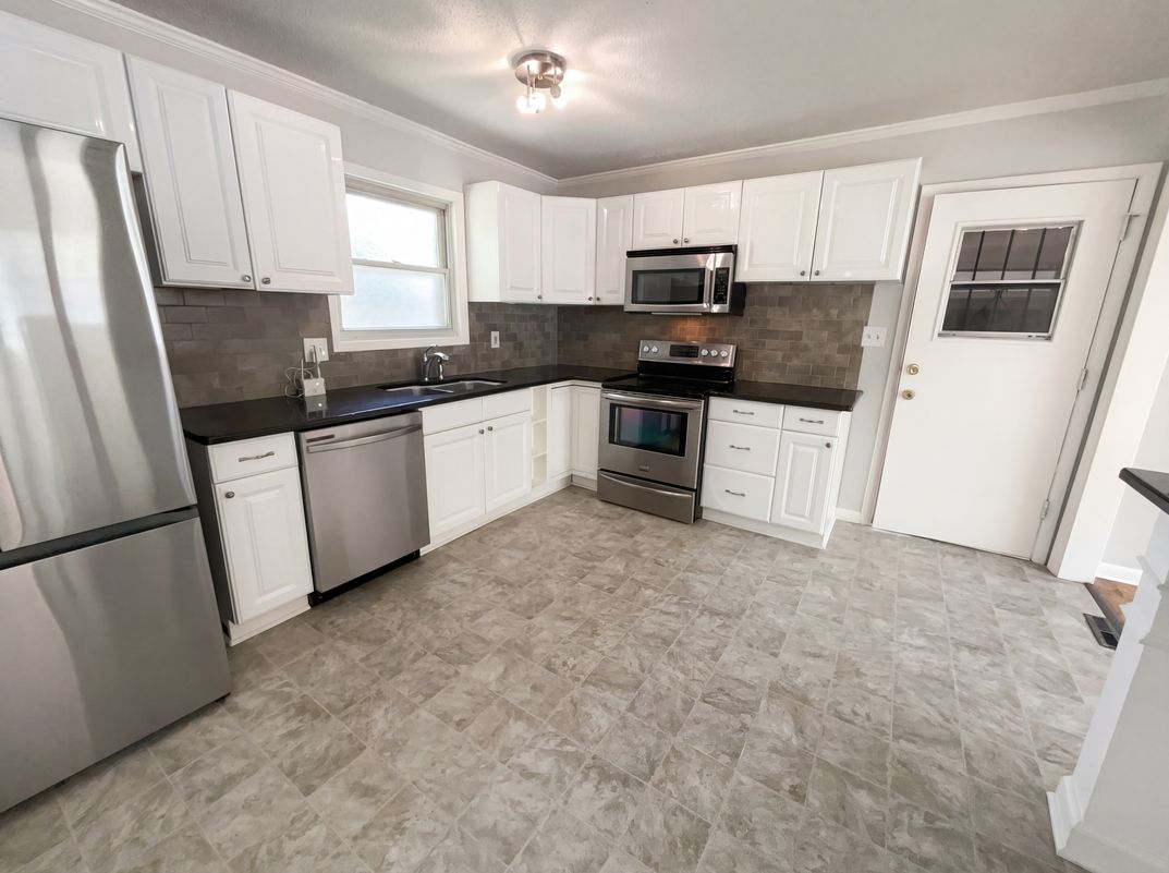 Property photo 2 of 2855 Jerome Rd