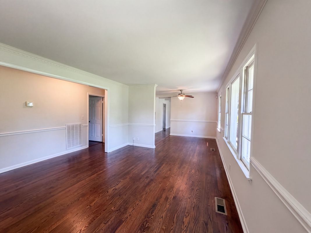 Property photo 3 of 220 Haywood Ln