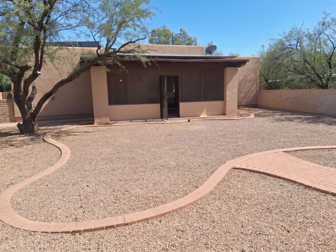Property photo 3 of 5621 E Fort Lowell Rd