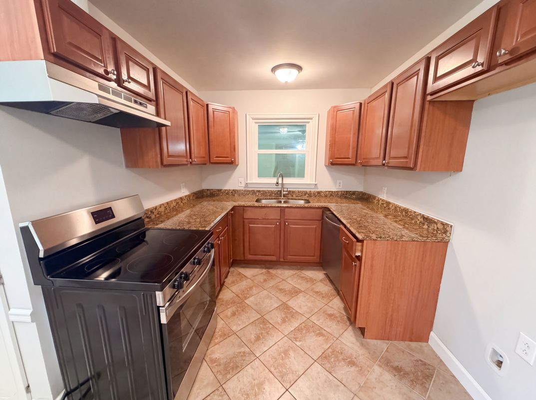 Property photo 2 of 927 Greenlawn Dr