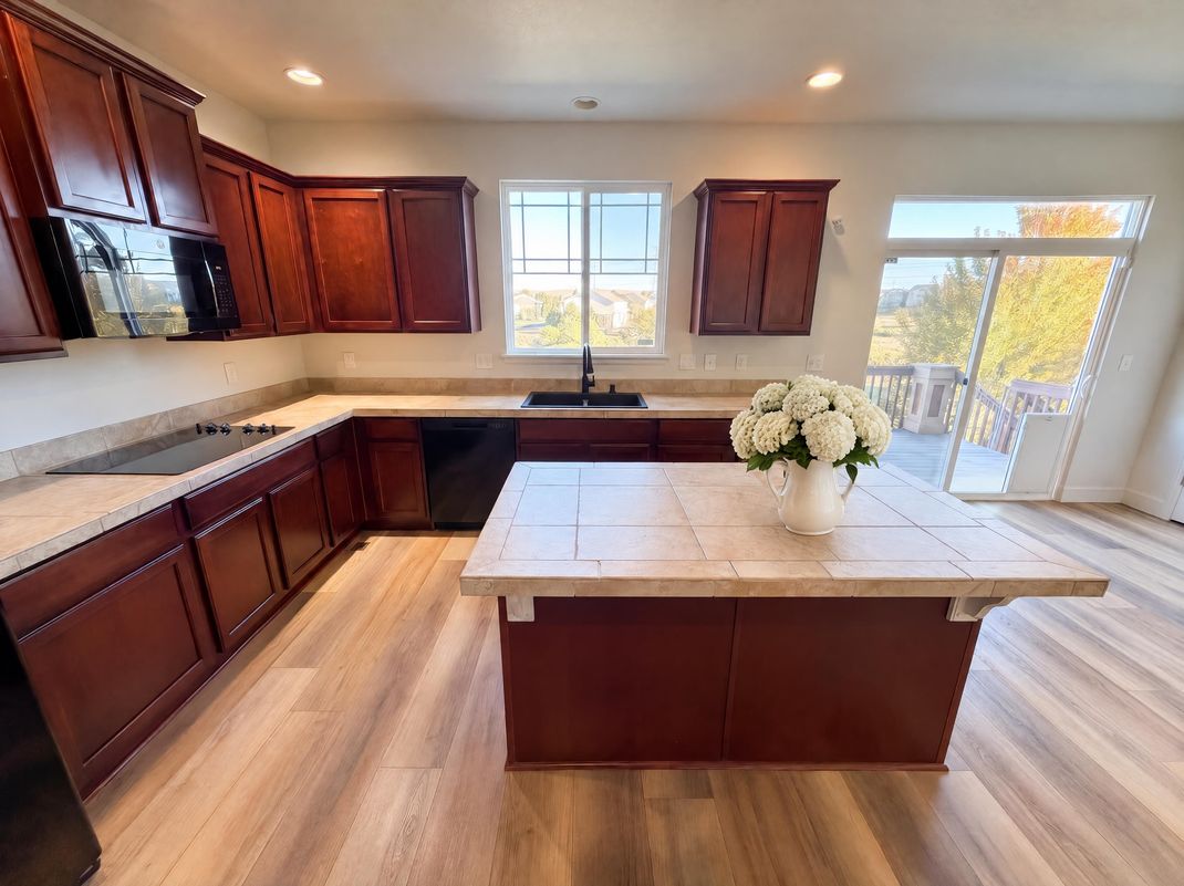 Property photo 2 of 5406 S Fultondale Way