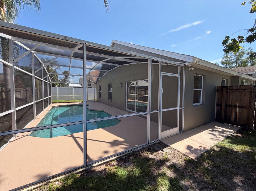 Photo 5 of 34 of 701 Magnolia Creek Cir, Orlando, FL