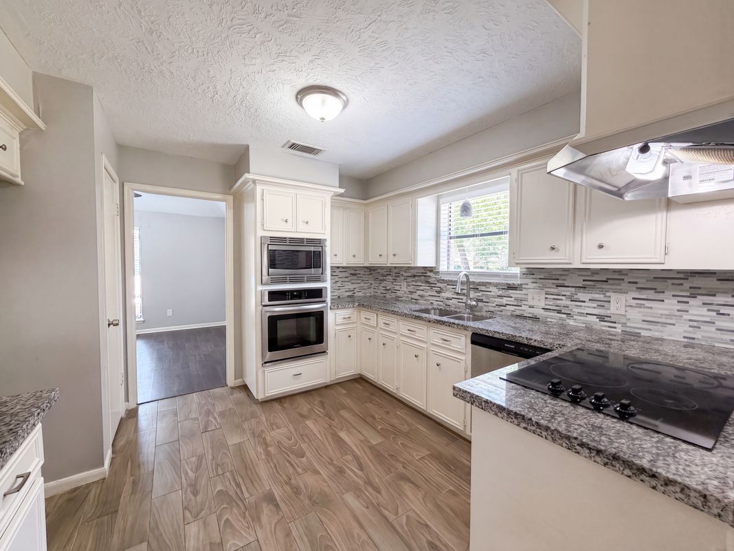 Property photo 2 of 17810 Asphodel Ln
