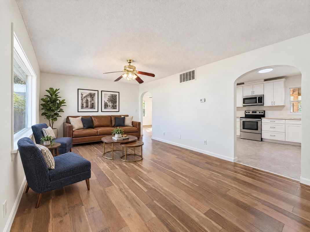 Property photo 3 of 1341 N Clark St