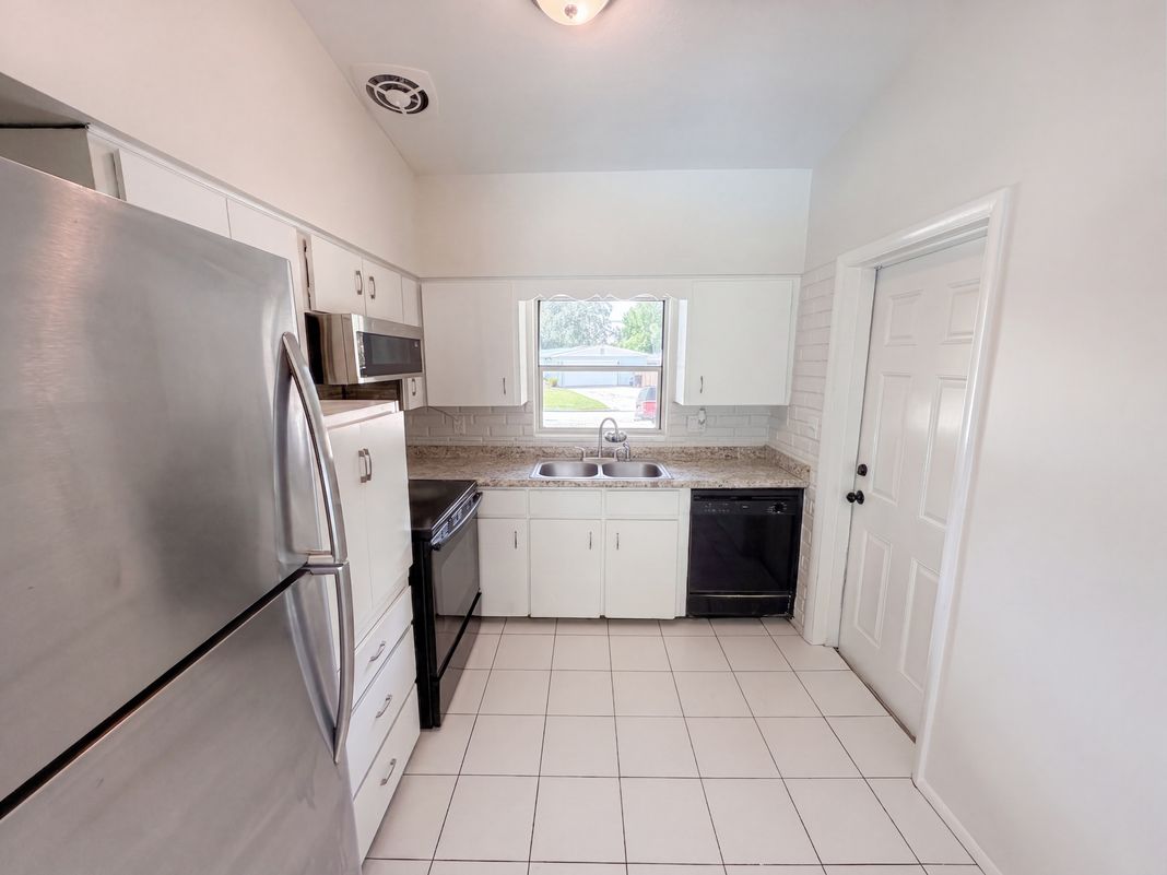 Property photo 2 of 4511 Montclair Rd