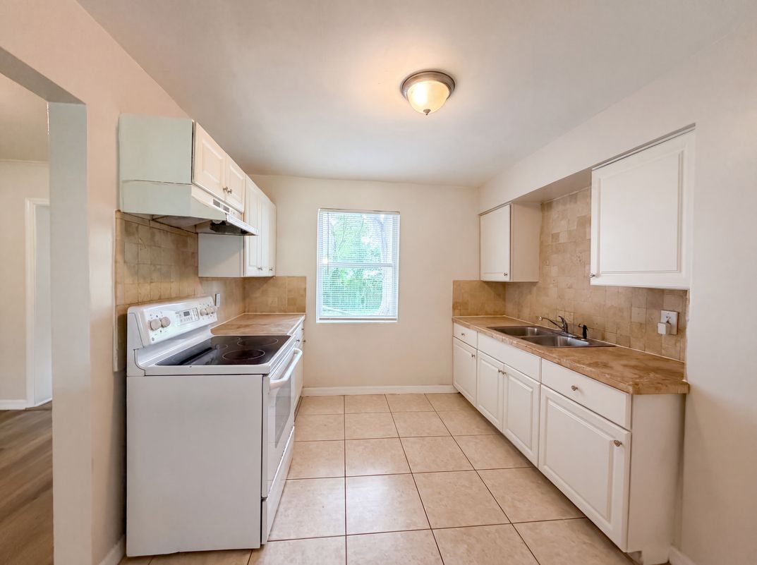 Property photo 2 of 3740 Ballejo Ct W