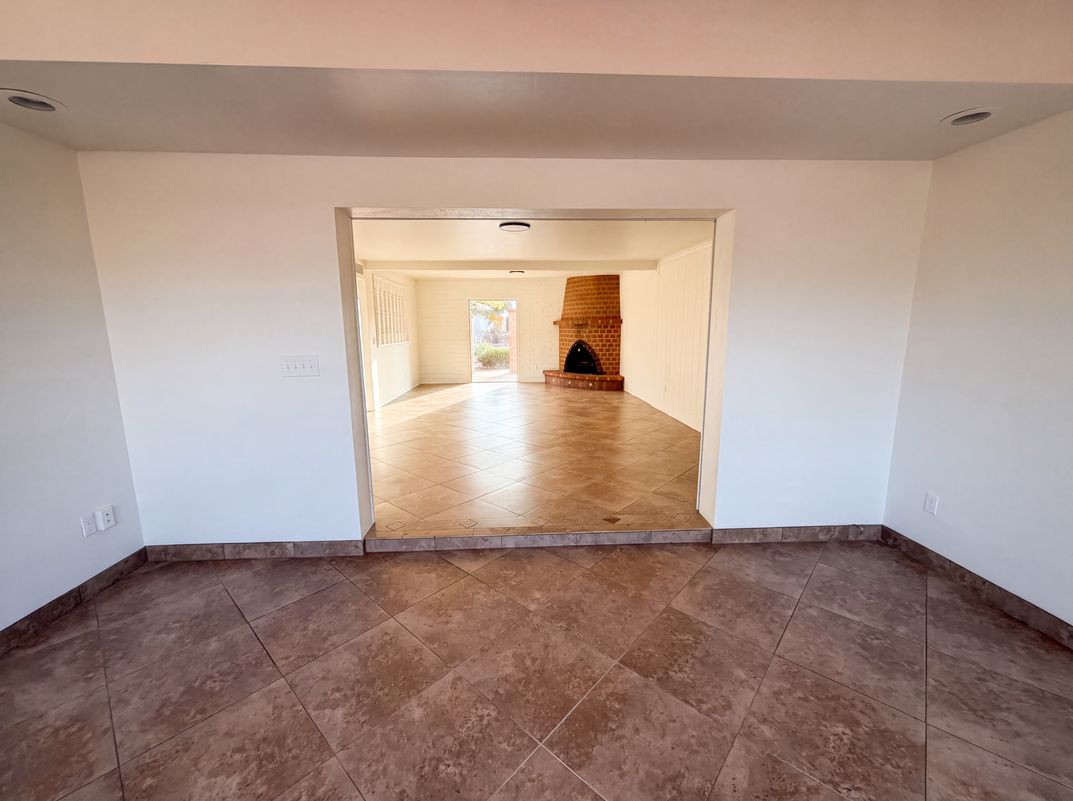 Property photo 3 of 917 N Miller Dr