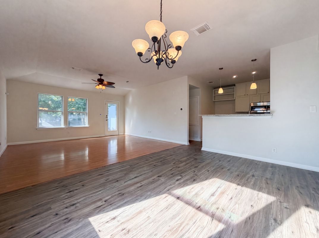 Property photo 3 of 1620 Sunview Cir