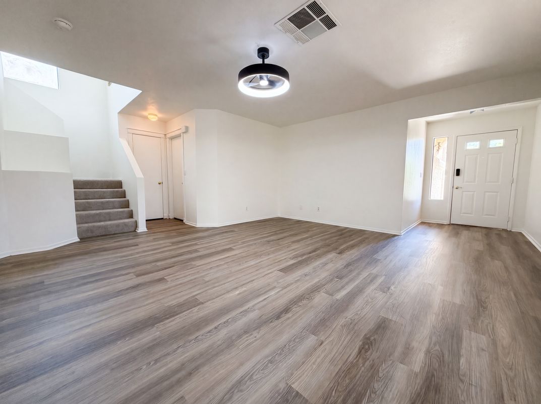 Photo 8 of 28 of 2801 Autumn Haze Ln, Las Vegas, NV