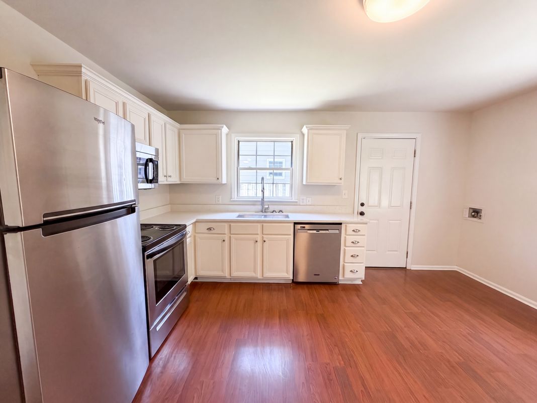 Property photo 3 of 4154 Edgeware Rd
