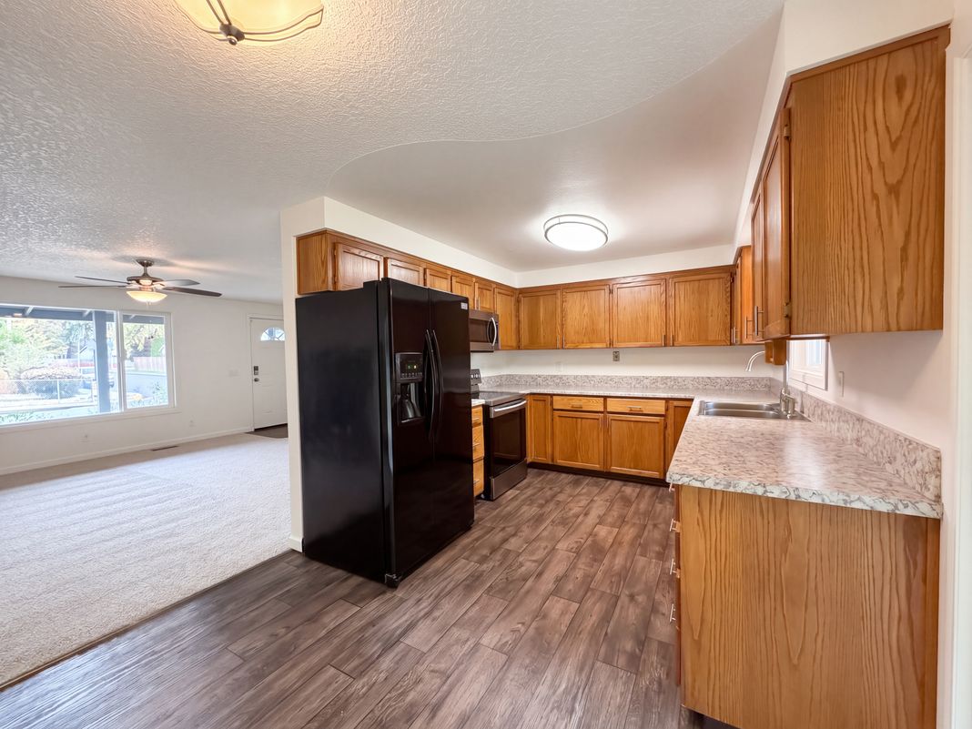 Property photo 2 of 555 Matzen St