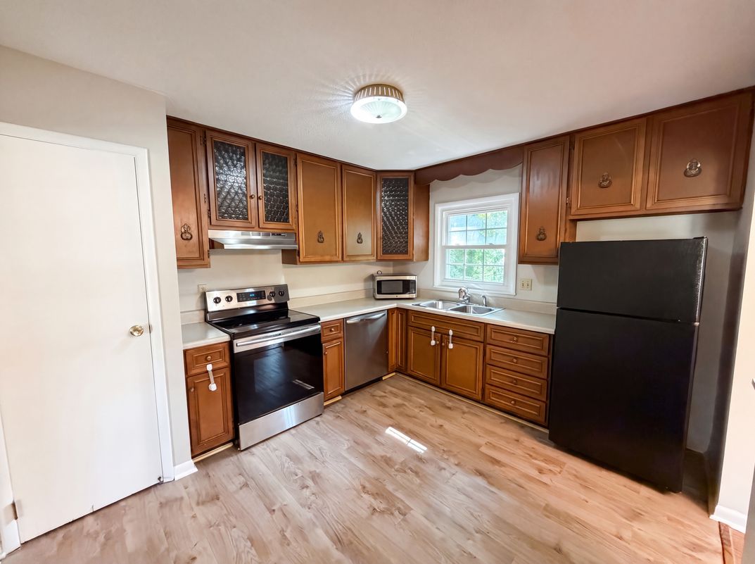 Property photo 2 of 1716 Timberlane St