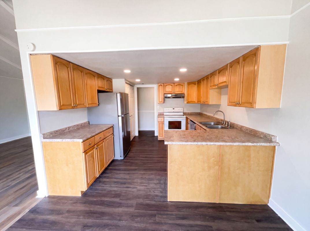 Property photo 2 of 1154 S Ellison Dr