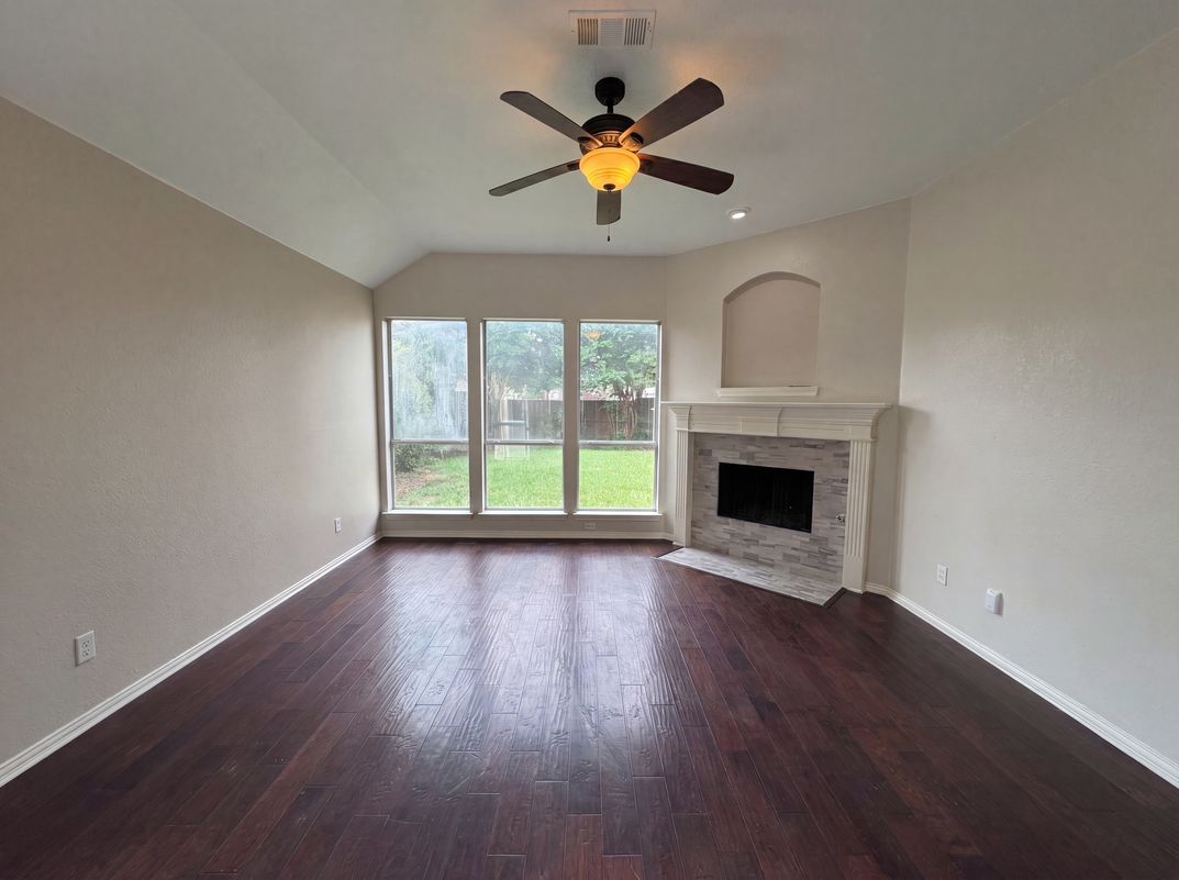 Property photo 3 of 1441 Forest Oaks Ct