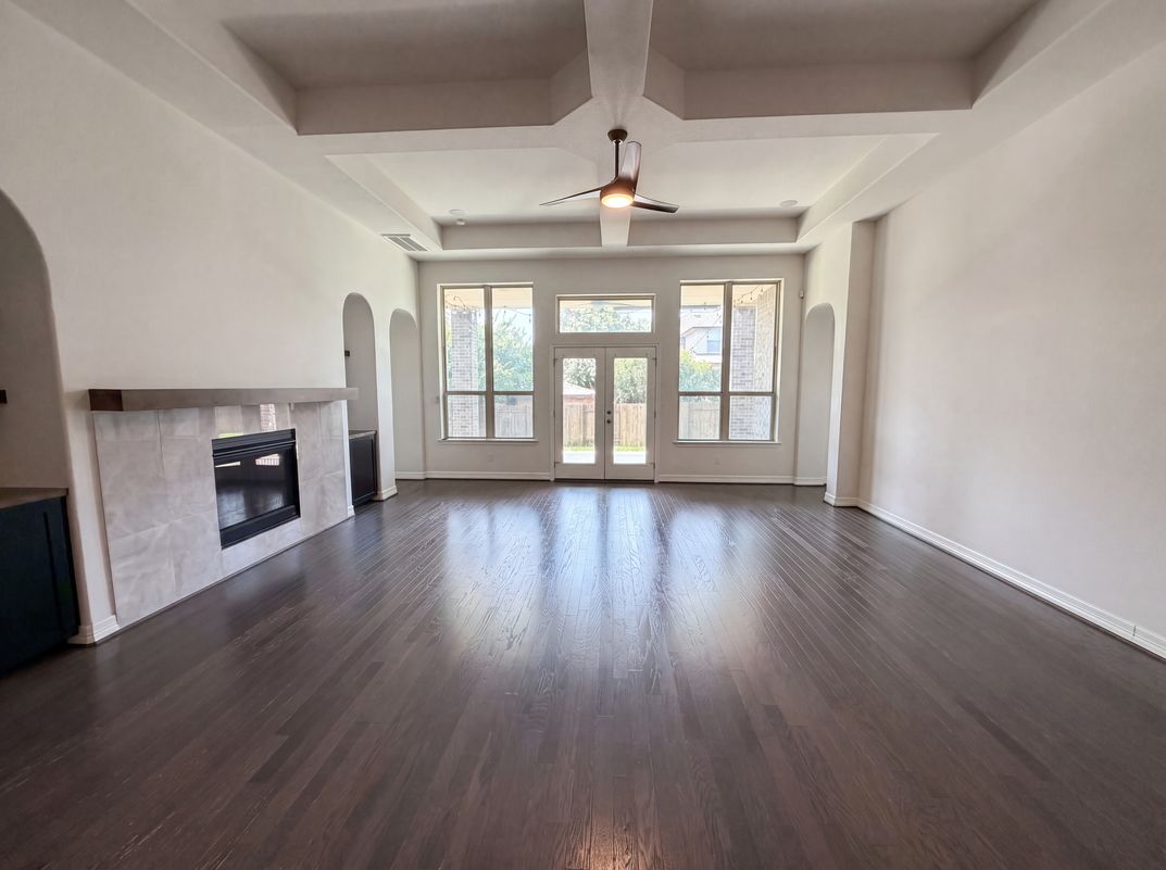 Photo 3 of 19 of 1604 Hollowback Dr, Leander, TX