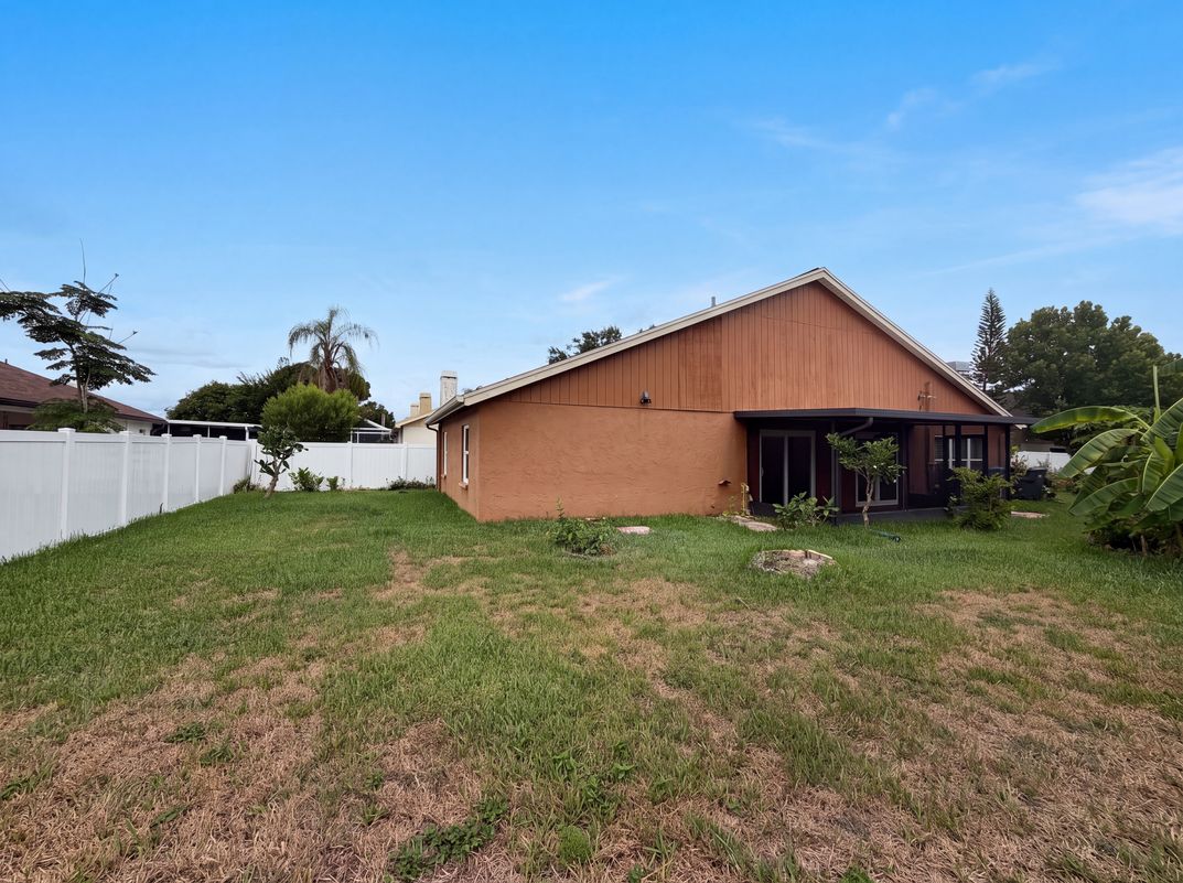 Photo 5 of 17 of 11648 Hidden Hollow Cir, Tampa, FL