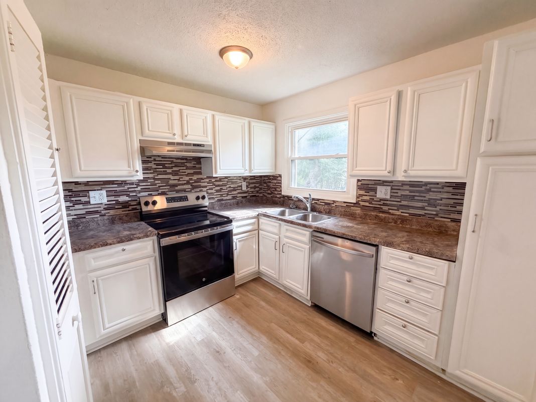 Property photo 2 of 11121 Herrick Ave