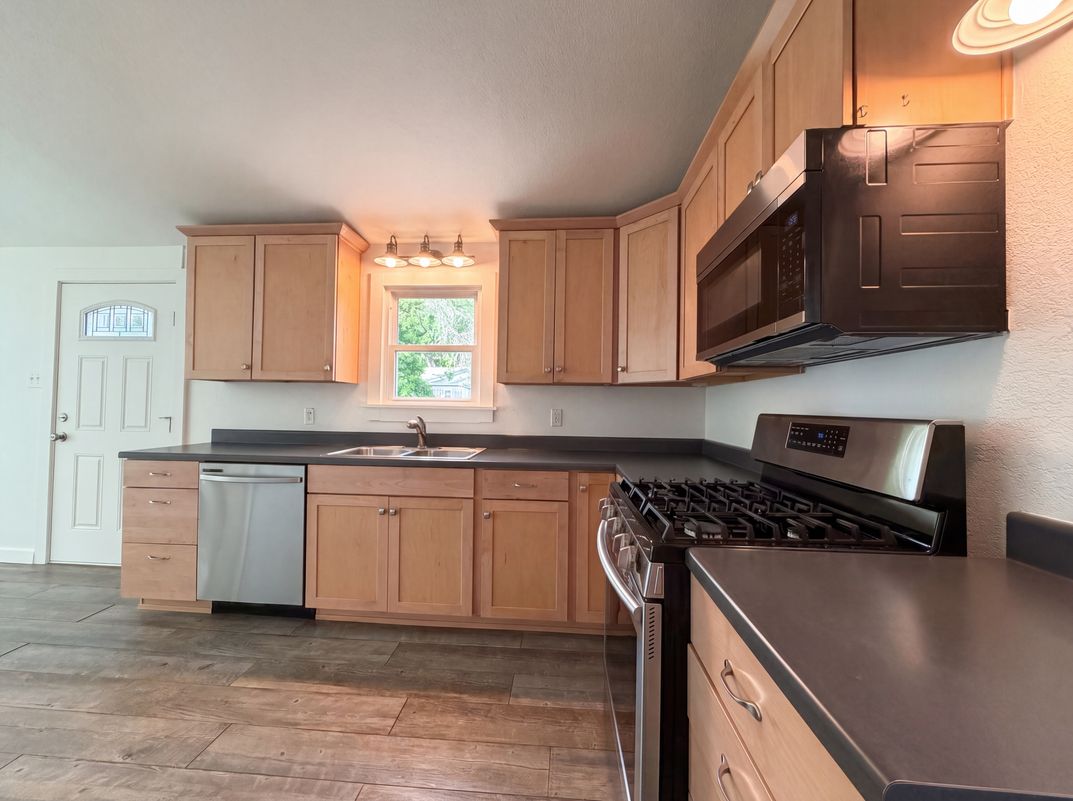Property photo 2 of 433 Sunnyside Ln