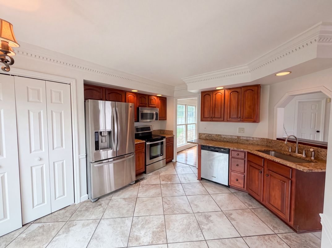 Property photo 2 of 8542 Oxford Dr