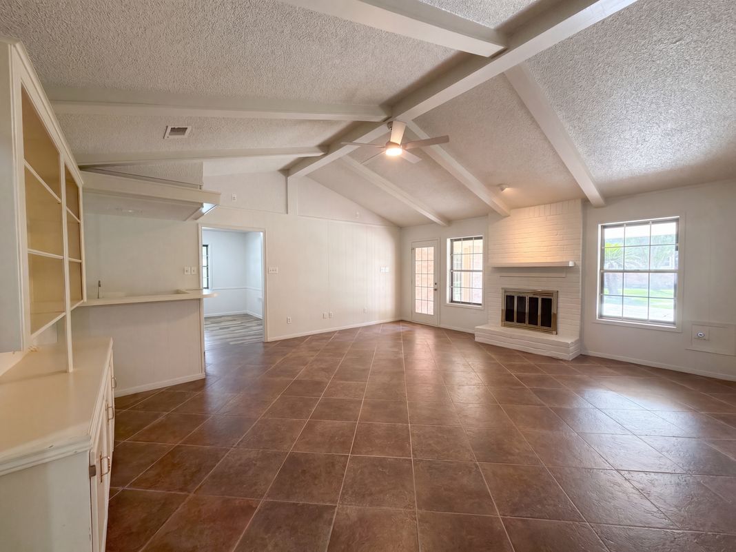 Property photo 3 of 4042 Greenbriar Dr